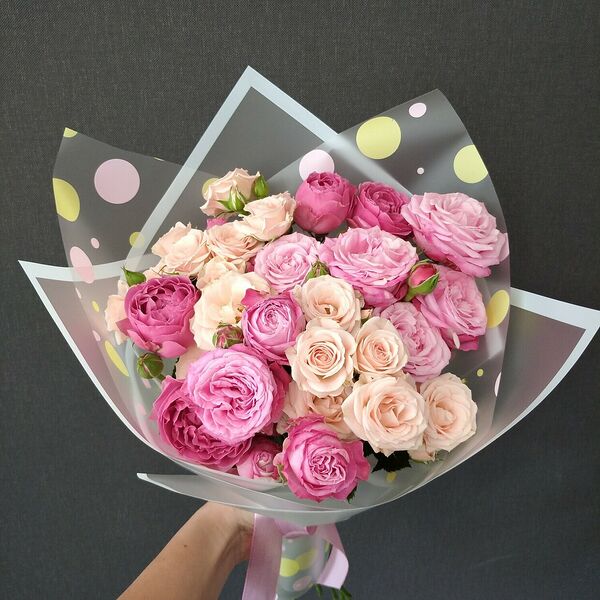 Девичья мечта,микс из кустовых роз