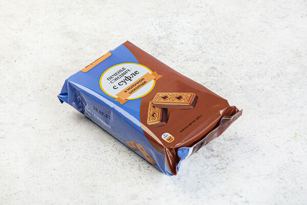 Печенье-сэндвич с суфле в молочном шоколаде