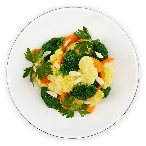 Овощи по-деревенски с пряной зеленой приправой вес