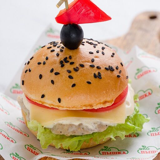 Бургер с куриной котлетой