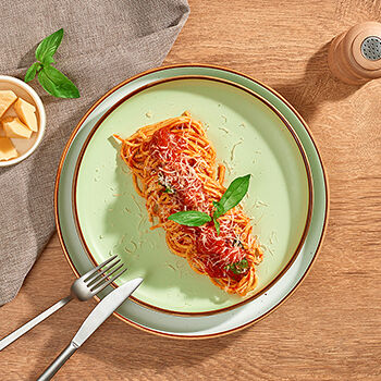 Паста Спагетти с томатами и базиликом