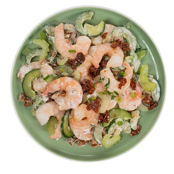 Салат с креветками, вяленым томатом и йогуртовой заправкой от бренд-шефа АВ