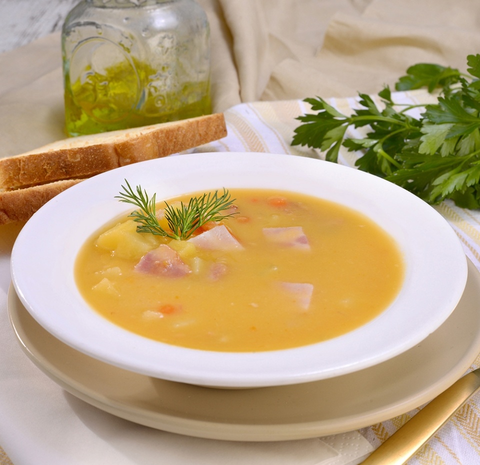 

Суп гороховый Уже Готово с копченостями 550 г