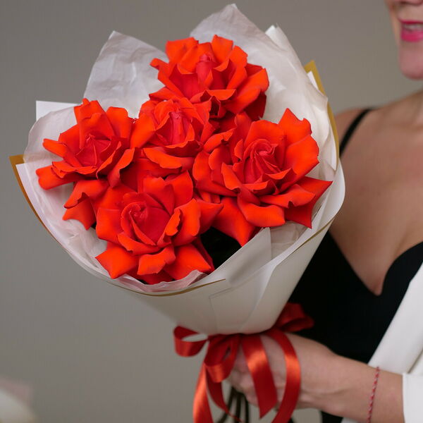 Букет из 5 красных французских роз