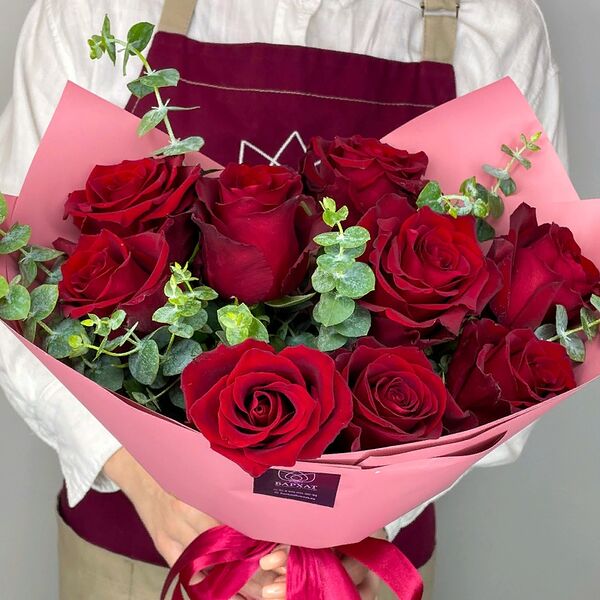 Букет из цветов, монобукет из роз Рубиновое сияние