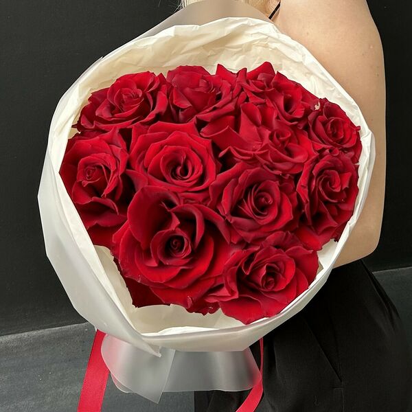 Французские красные розы