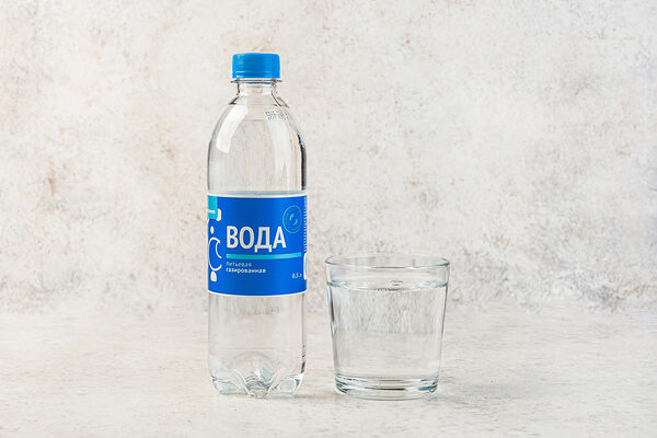 Вода родниковая газированная