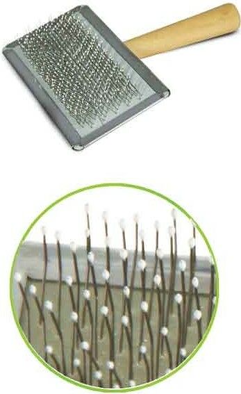 Пуходерка Triol с каплей с деревянной ручкой 102A