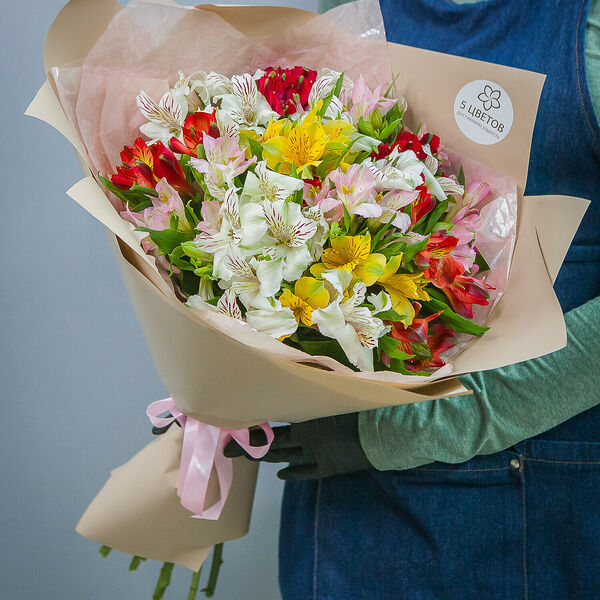 Букет из 15 альстромерий микс
