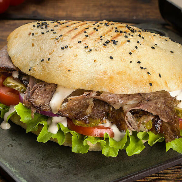 Донер кебаб в турецкой пите с говядиной