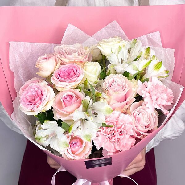 Букет из цветов, авторский букет из роз, гвоздик и альстромерий Александрия