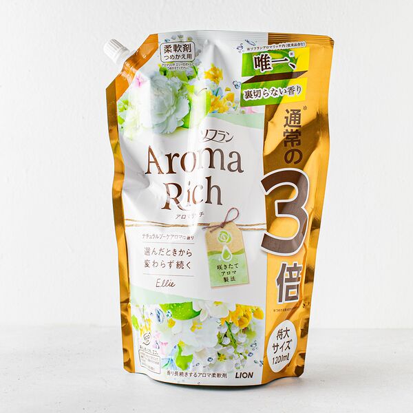 Кондиционер для белья Lion Aroma Rich Ellie действия с богатым ароматом натуральных масел, аромат унисекс
