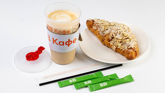 Комбо капучино 0,4 и круассан миндальный из пекарни, кафе