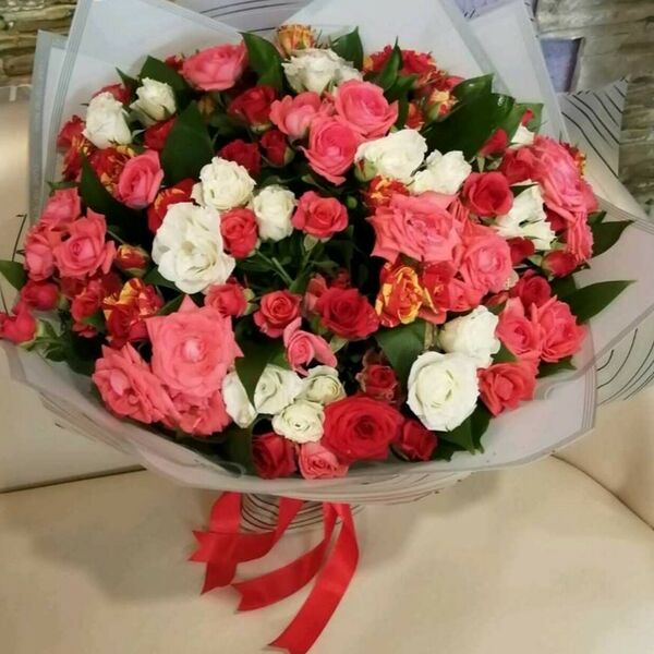 Букет кустовых роз