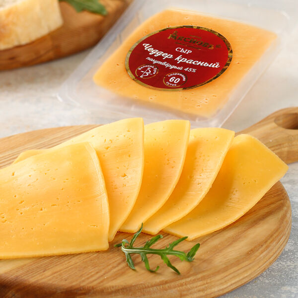 Сыр Чеддер красный полутвердый нарезка 45% МясновЪ Ферма от КуулКлевер, созревание 60 суток, Великие Луки
