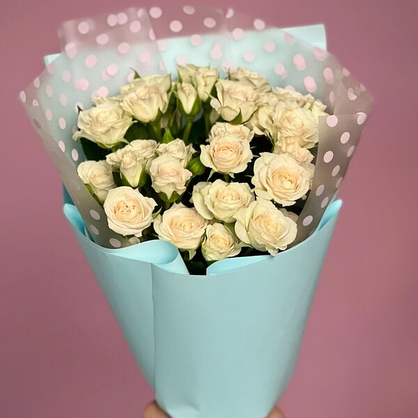 Букет из 7 кустовых кремовых роз