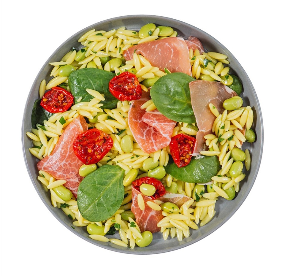 

Салат Уже Готово с прошутто пастой орзо и цитрусовой заправкой 125 г