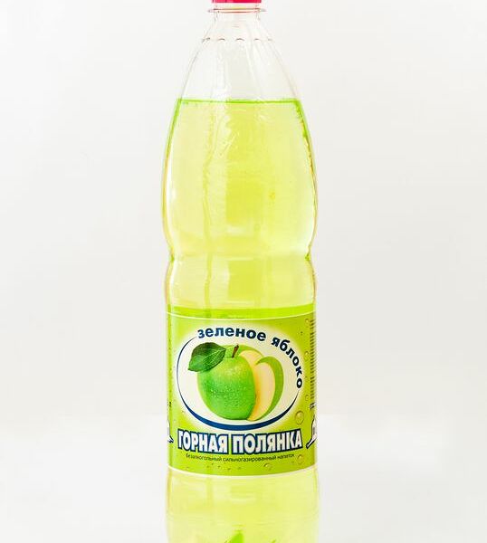 Напиток безалкогольный Горная Поляна Зелёное яблоко газированный, 1.5л