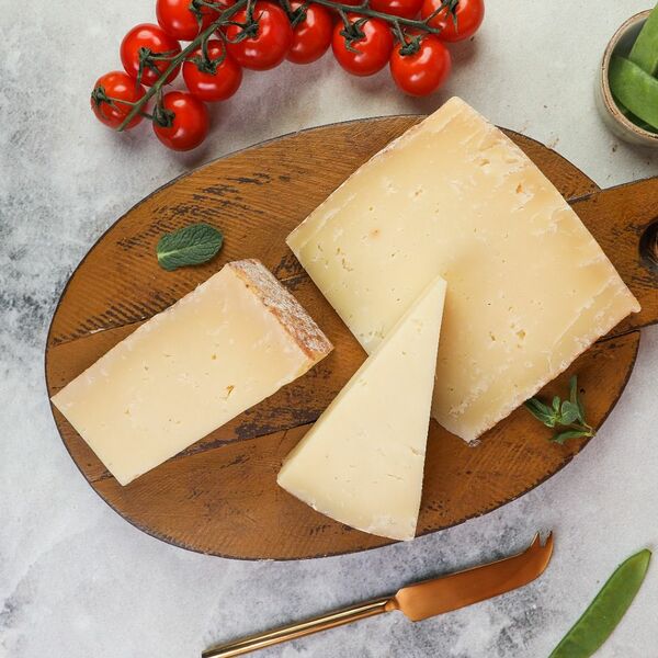 Сыр Чеддер коровий 18мес. (Соболев сыр)