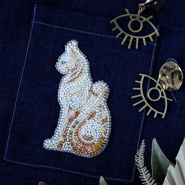 АД-109 Набор для вышивки бисером украшения на натур. художественном холсте 'Баст-А' 5,6*9,7см