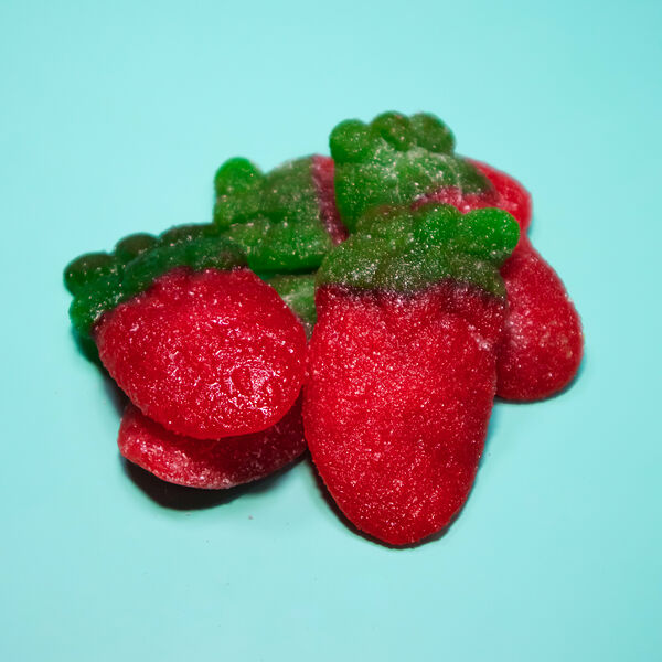 Гигантская клубника в сахаре