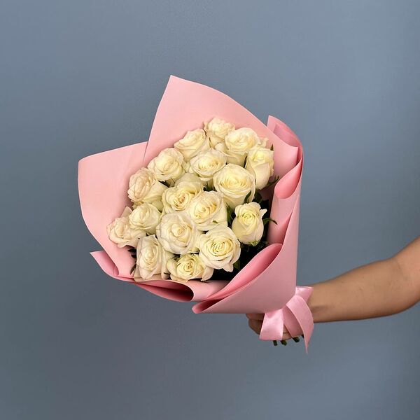 Букет цветов из 17 белых роз 40 см МП пленка