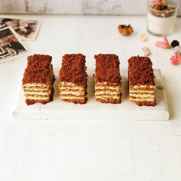 Пирожное Медовик