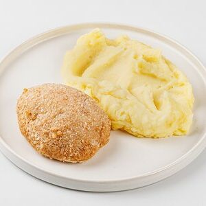 Котлета Нежная со сливочным маслом и картофельным пюре