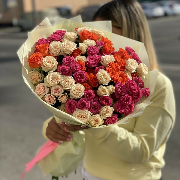 Разноцветная кустовая роза