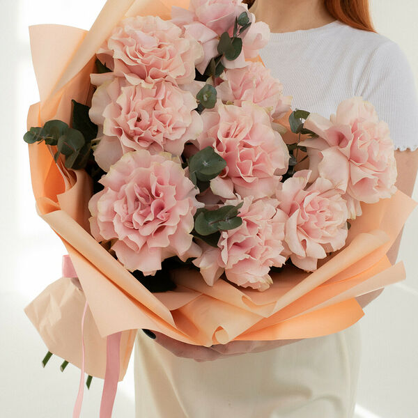 9 французских роз с эвкалиптом