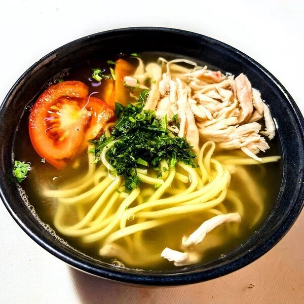 Домашний суп с копченой куриной грудкой