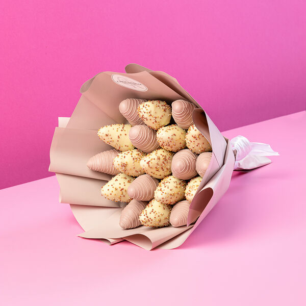 Букет из клубники в шоколаде Нежный поцелуй S (19 ягод)