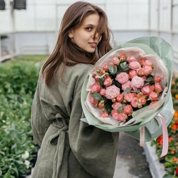 Букет кустовых пионовидных роз