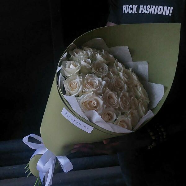 25 роз в Дизайнерском оформлении