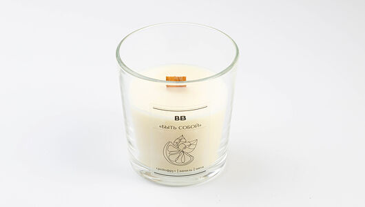 Свеча ВкусВилл парфюмированная из натурального воска Быть собой