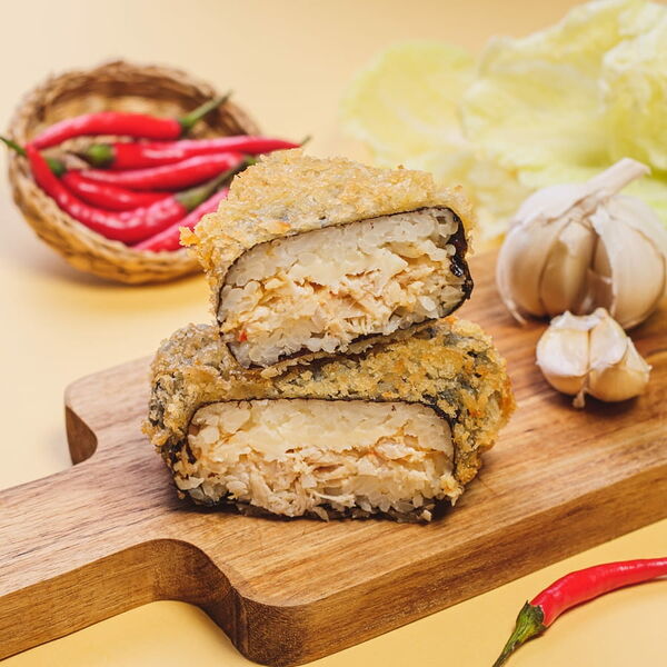 Горячий онигири с курицей чили 160 г