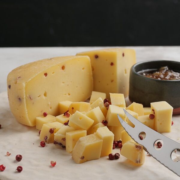 Сыр Режано с розовым перцем