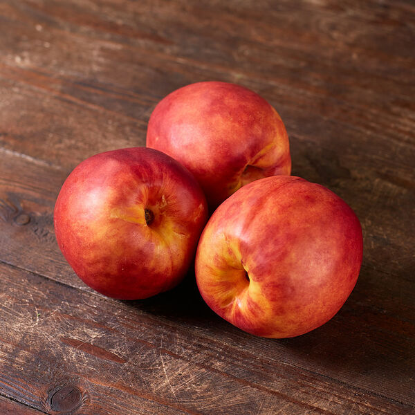 Нектарин красный