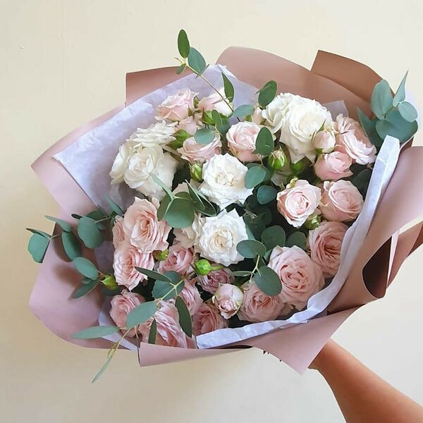 Букет кустовых роз «Нежный поцелуй»