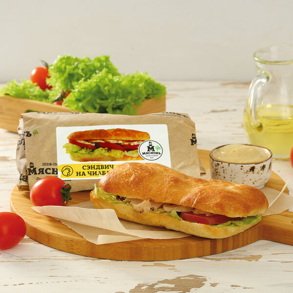 Сэндвич на чиабатте с запеченной курицей и соусом Цезарь МясновЪ Шеф-повар