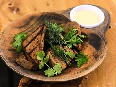 Гренки с сырным соусом