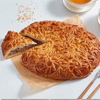 

Пирог с мясом большой на сдобно слоеном тесте вес