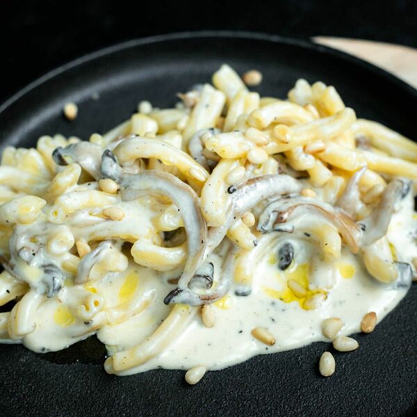 Сливочные казаречче с грибами и трюфельным маслом