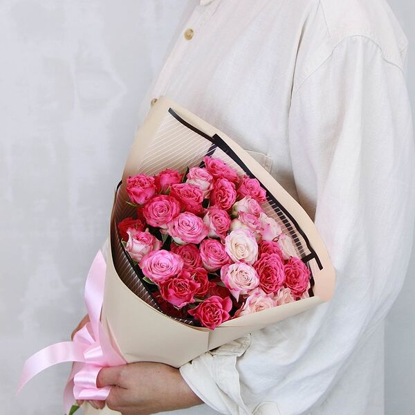 Букет из 9 кустовых роз микс Кения в стильной упаковке