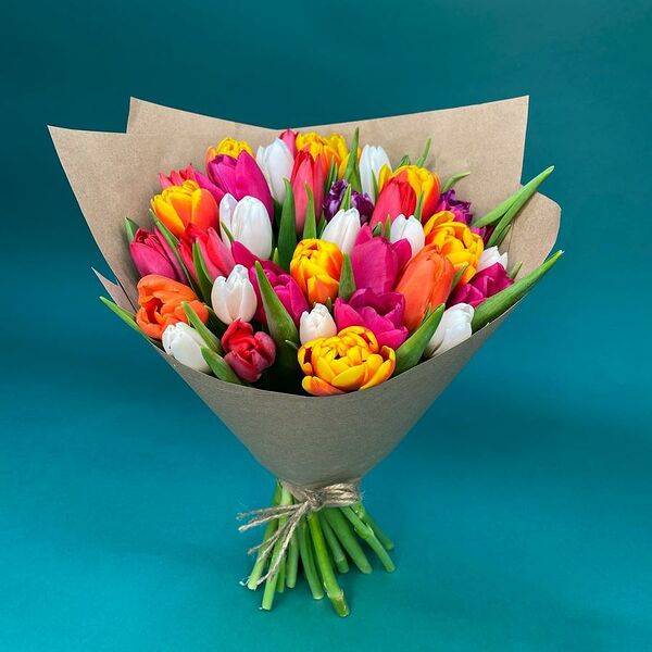 Букет цветов из 35 тюльпанов