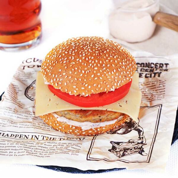 ПалычБургер с курицей, сыром и кисло-сладким соусом 155 г