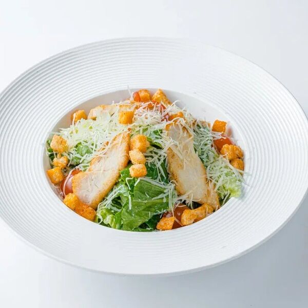 Салат Цезарь с курицей