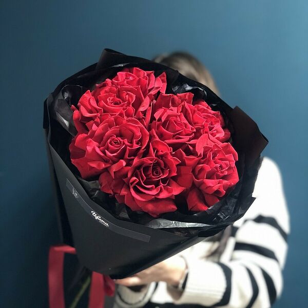 Букет из красных ажурных роз