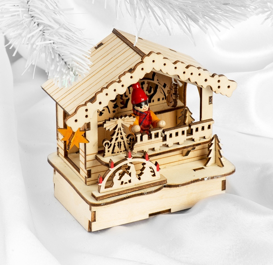 

Сувенир светящийся Pobra "Коллекция Традиции" Домик резной, дерево Pobra House of Christmas 1 шт Дания 11см, батарейки, ассорти