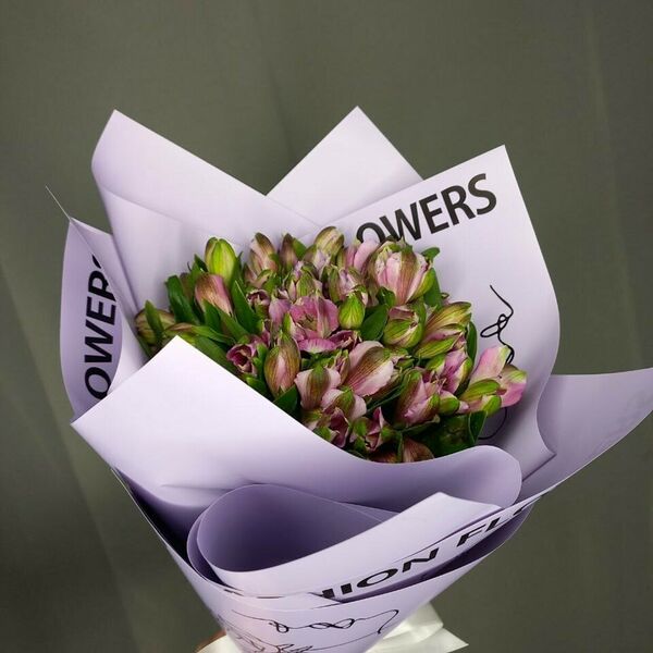 Букет из 7 розовых альстромерий